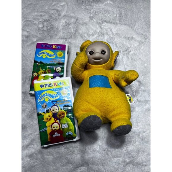 Playskool Hasbro 1998 Teletubbie Laa Laa plush, two vhs tapes included - Picture 3 of 6